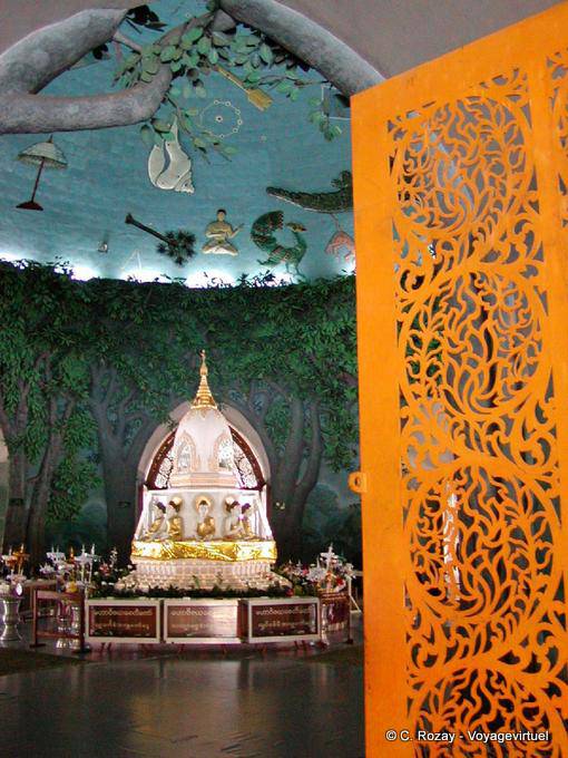 L'intérieur de la pagode Maha Wizaya, Yangon - Myanmar (Birmanie)