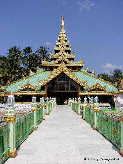 Pagode à l'angle de Gyar Tawya Street et Old Yay Tar Shay Street, Yangon - Myanmar (Birmanie)