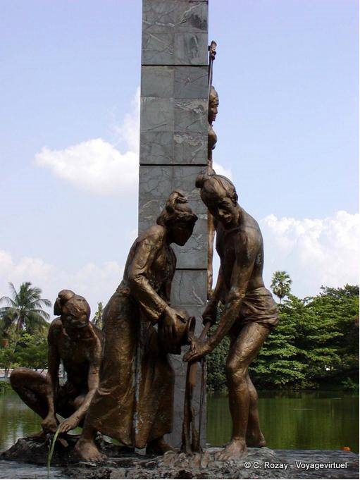 Monument de Rangoon au bord du lac Kandawgyi - Myanmar (Birmanie)