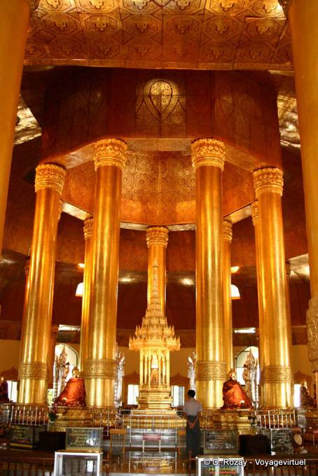 Intérieur de Swe Taw Myat paya, Yangon - Myanmar (Birmanie)