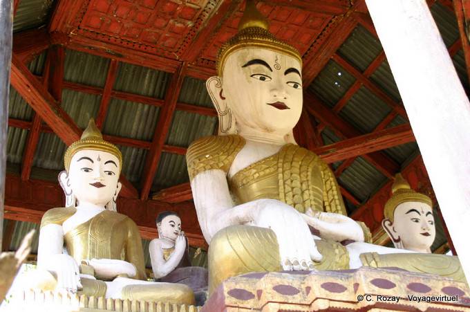 Sous le toit de la pagode Takhaung Mwedaw, Sagar - Myanmar (Birmanie)