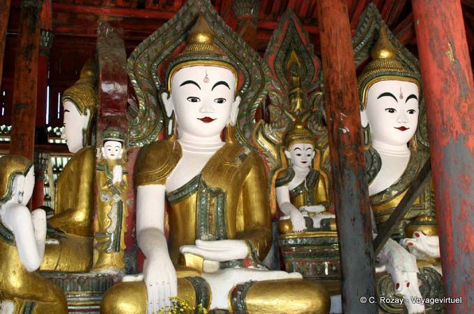 Groupe de bouddhas au centre du monastère Nga Phe Chaung, lac Inlé - Myanmar (Birmanie)
