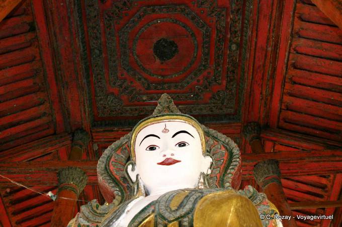 Plafond du monastère des chats sauteurs, Nga Phe Chaung, lac Inlé, Sagar - Myanmar (Birmanie)
