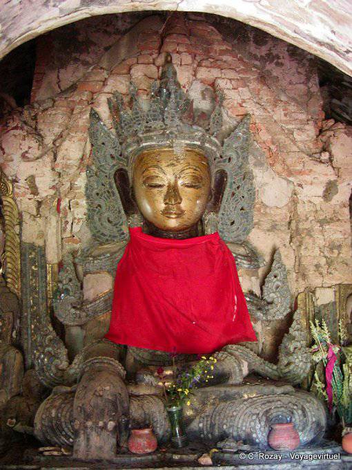 Bouddha ancien dans le complexe de Takhaung Mwedaw, Sagar - Myanmar (Birmanie)