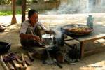 Cuisine en plein-air, Mingun, Mandalay, Birmanie.