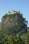 Monastère au sommet du Taung Kalat, Mont Popa, Birmanie.