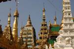 Vue sur le tazaung Hsandawdwin, pagode de Shwedagon, Rangoon, Birmanie.