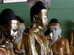Bouddhas dans le Hall sud-est de la terrasse, Shwedagon, Yangon, Birmanie.