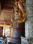 Animaux fabuleux sculptés et cloche Maha Gantha, pagode de Shwedagon, Rangoon, Birmanie.