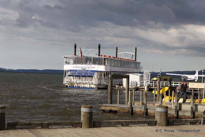 Bateau à aubes, bord du Lac, Rotorua - Nouvelle-Zélande