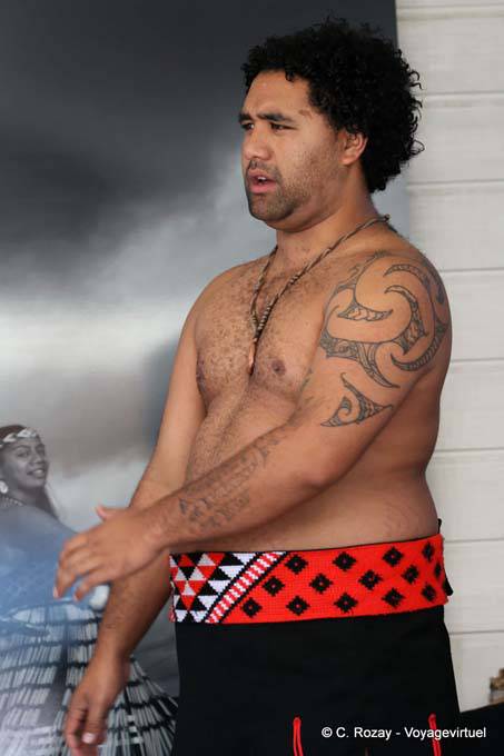 Tatouage maori, Whakarewarewa Maori Spectacle, Rotorua - Nouvelle-Zélande