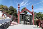 Portail aux tikis des Tuhourangi-Ngati Wahiao, Whakarewarewa Thermal Village, Rotorua, Nouvelle-Zélande.