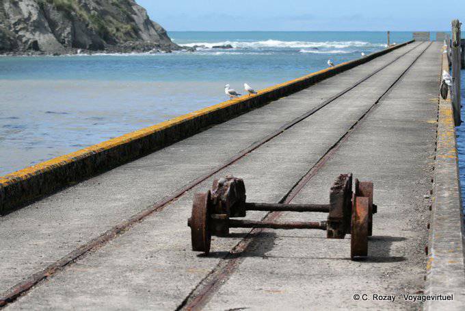 Rails sur le ponton, Tokomaru Bay, East Cape - Nouvelle-Zélande