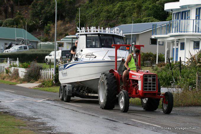 Waihau Bay Bateau Sur Tracteur, East Cape - Nouvelle-Zélande