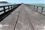 Parrallélisme des rails sur le ponton, Anaura Bay, East Cape, Nouvelle-Zélande.