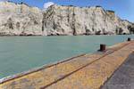 Rails et falaises, Anaura Bay, East Cape, Nouvelle-Zélande.