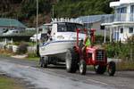 Waihau Bay Bateau Sur Tracteur, East Cape, Nouvelle-Zélande.