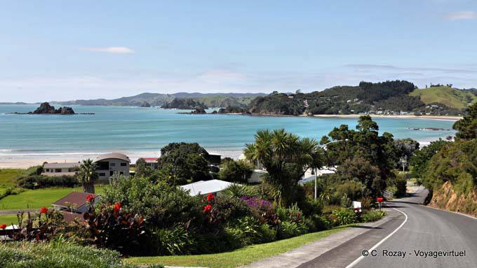Vue depuis les hauteurs de Whangaruni south, Oakura Bay, Northland - Nouvelle-Zélande