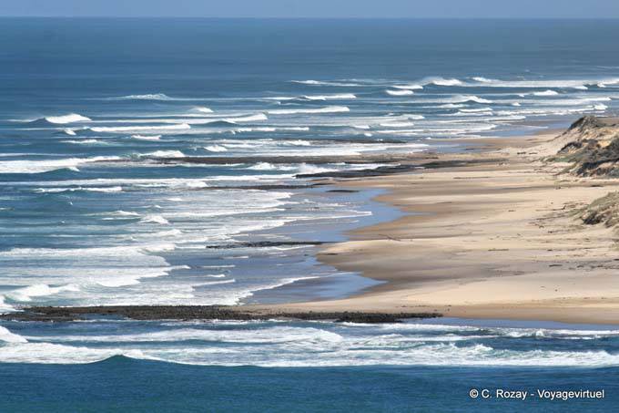 Vagues de la mer de Tasman, Oponomi, Hokianga Harbour, Northland - Nouvelle-Zélande