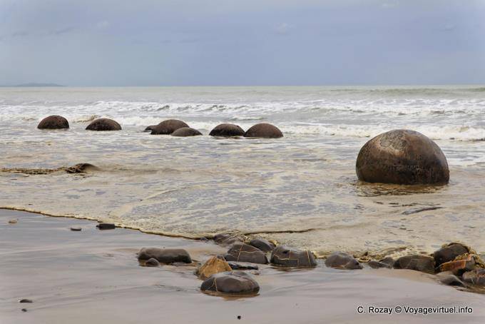 On the Koekohe Beach, Moeraki Boulders Scenic Reserve, Otago - Nouvelle-Zélande