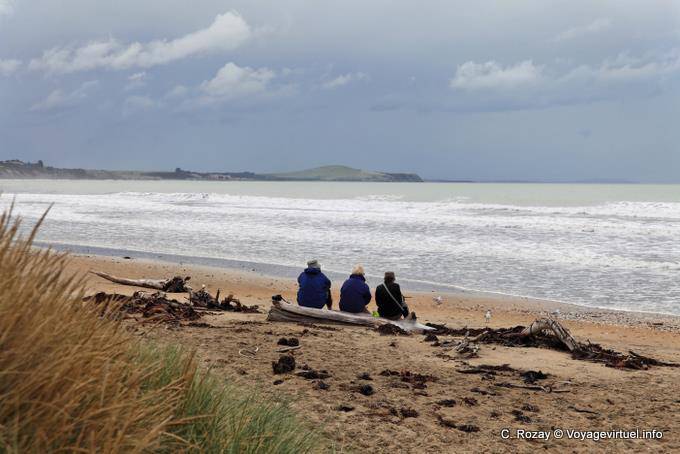 Méditation sur Koekohe Beach, Moeraki Boulders Scenic Reserve, Otago - Nouvelle-Zélande