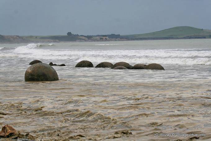 Alignement de sphères, Moeraki Boulders Scenic Reserve, Otago - Nouvelle-Zélande
