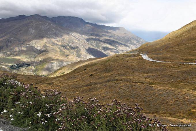 Le Double Cone vu du sommet de la Cardrona pass, Cardrona Road to Queenstown, Southland - Nouvelle-Zélande