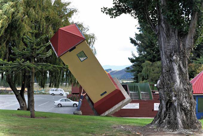 La tour penchée de Puzzling World, Wanaka City, Southland - Nouvelle-Zélande