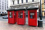 Cabines téléphoniques rouges sur l'Exchange, Dunedin, Otago, Nouvelle-Zélande.