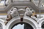 Sculpture sur la façade, Dunedin, Princes Street, Wains Hotel Mercure, Nouvelle-Zélande.