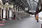 Quai en basalte noir de Kokonga, Dunedin, Railway Station, Nouvelle-Zélande.