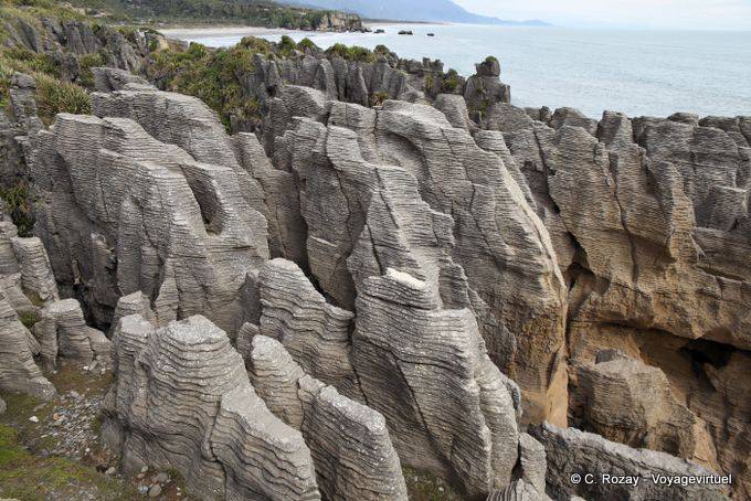 Vue vers le sud de Dolomite Point, Punakaiki, Westcoast - Nouvelle-Zélande
