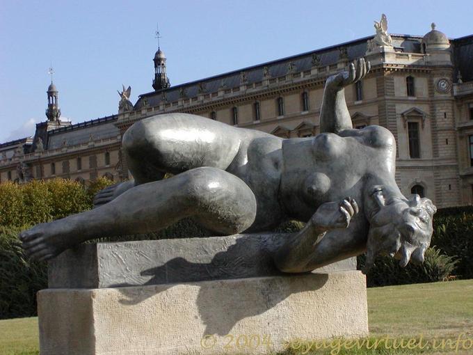 Statue La Rivière, Sculpture de Maillol, Jardin des Tuileries, Paris - France