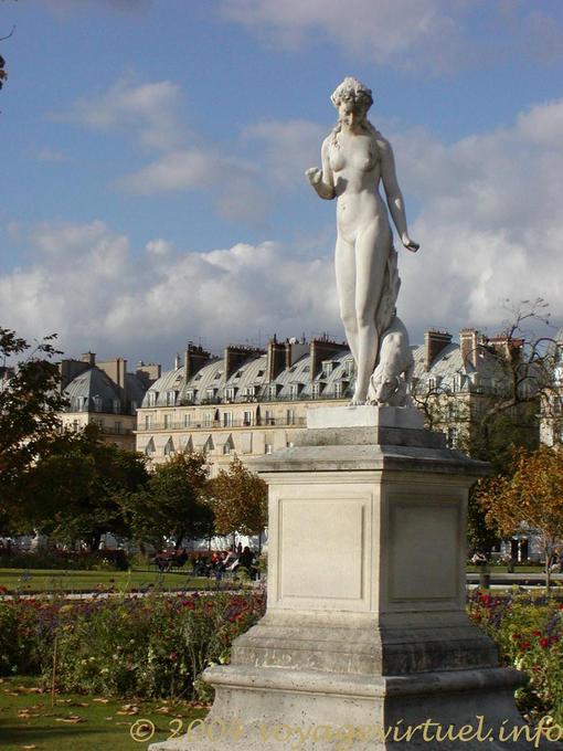 Sculpture de Diane chasseresse, nudité au Jardin des Tuileries, Paris - France