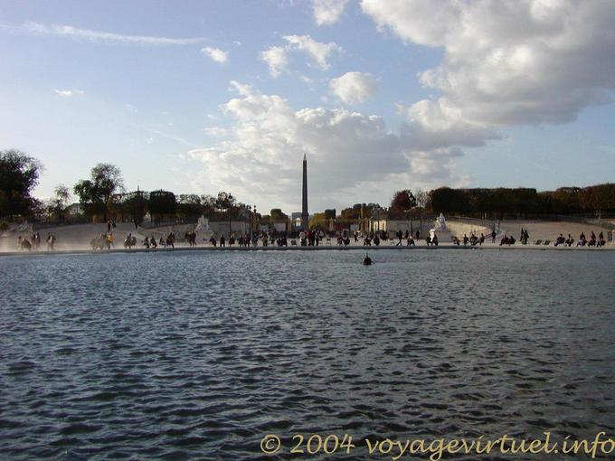 Bassin octogonal et obélisque, Jardin des Tuileries, Paris - France