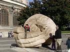 L'écoute, sculpture de Henri de Miller, Place Cassin, Paris, France.