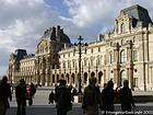Panorama sur la façade du Louvre, Paris, France.