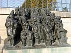La Foule, Raymond Mason, sculpture en bronze, Tuileries, Paris, France.