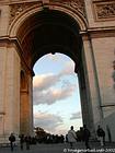 Sous l'Arc-de-Triomphe, Paris, France.