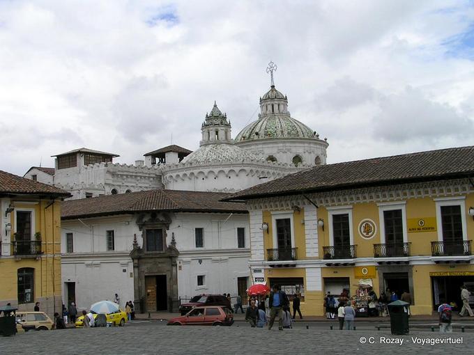 Les coupoles de l'église de la Compagnie de Jésus, Quito -Équateur