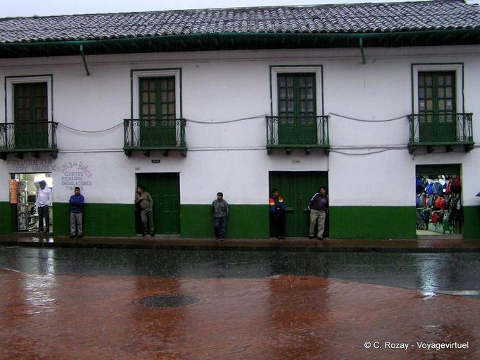 Attente sous la pluie, Quito -Équateur