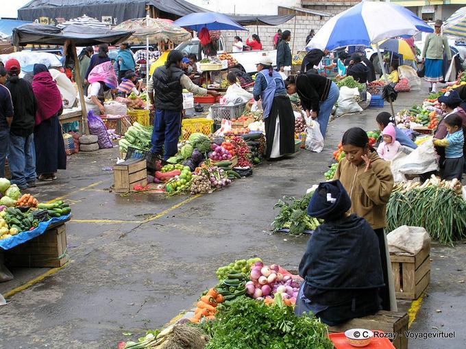 Le marché aux fruits et légumes indiens d'Otavalo -Équateur