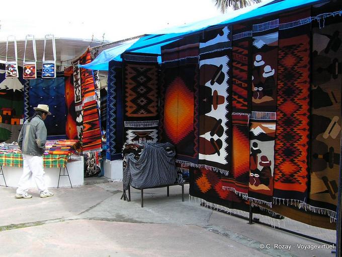 Étal de tapis Amérindiens, Otavalo -Équateur