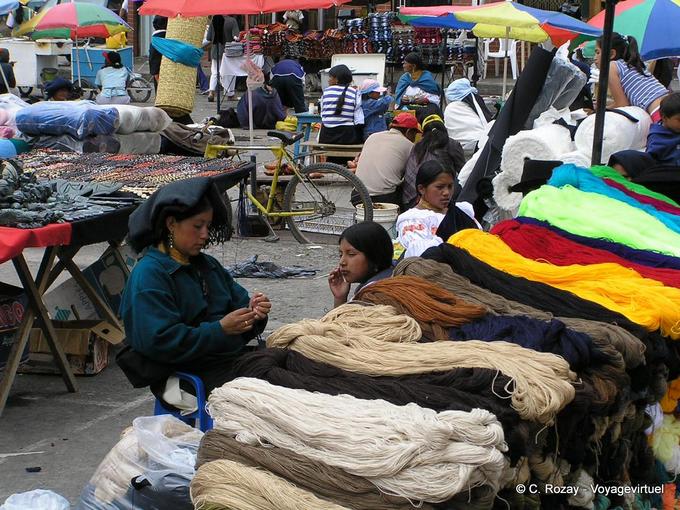 Couleurs de laine des tisserands des Otavaleños, Otavalo -Équateur