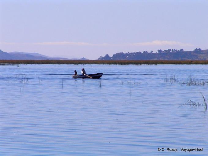 Barque sur le lac Titicaca -Pérou