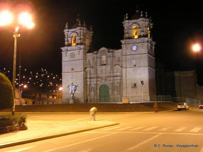 Puno, Catedral Basílica San Carlos Borromeo vue de nuit -Pérou