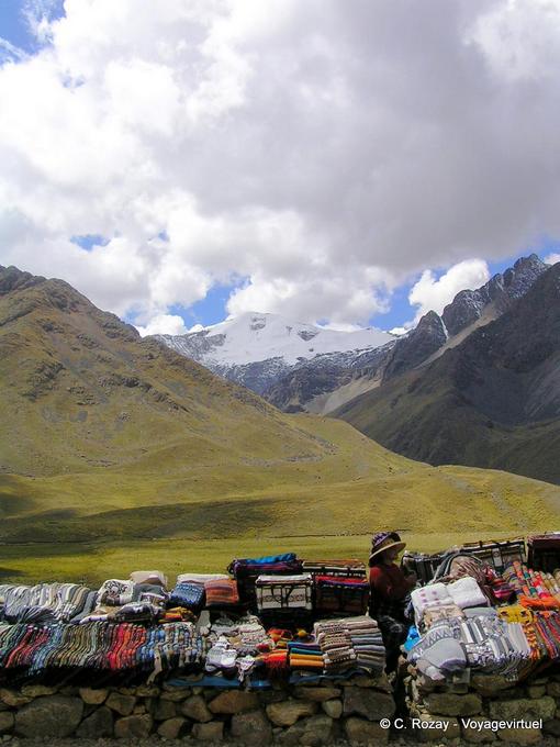 Cordillère enneigée et produits locaux, La Raya -Pérou