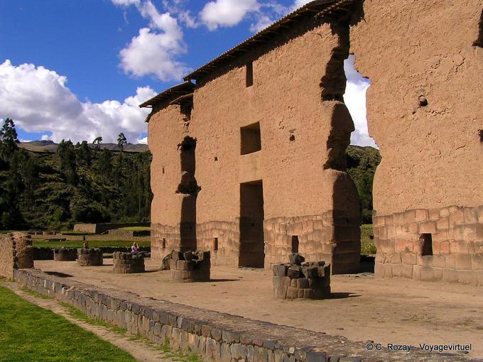 Raqchi, vestiges du site inca Wiracocha temple -Pérou