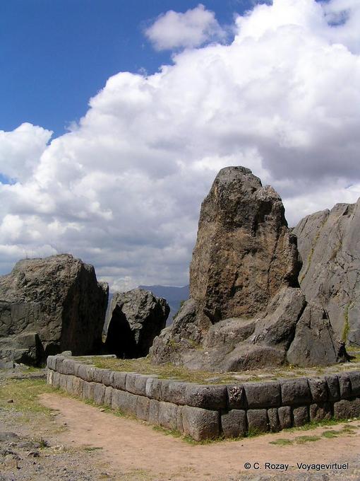 Q'enqo monolith -Pérou