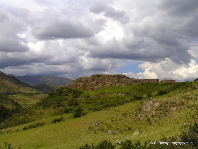 Paysage de Pukapukara (Puca Pucará) -Pérou
